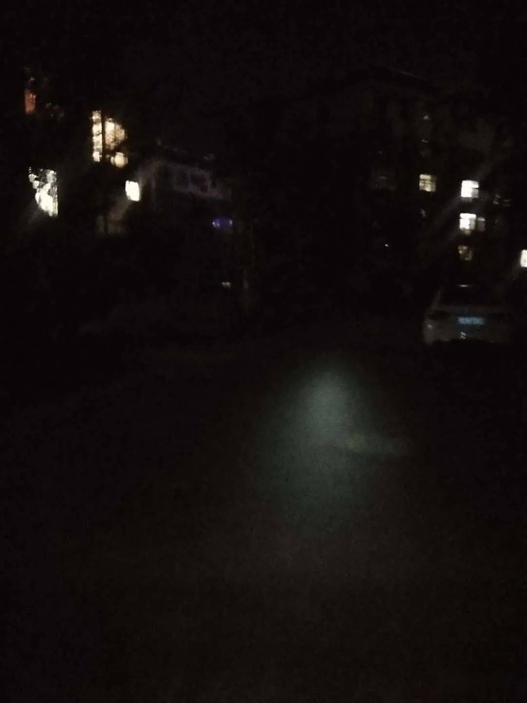 网友:上冈这个小区一到晚上漆黑一片