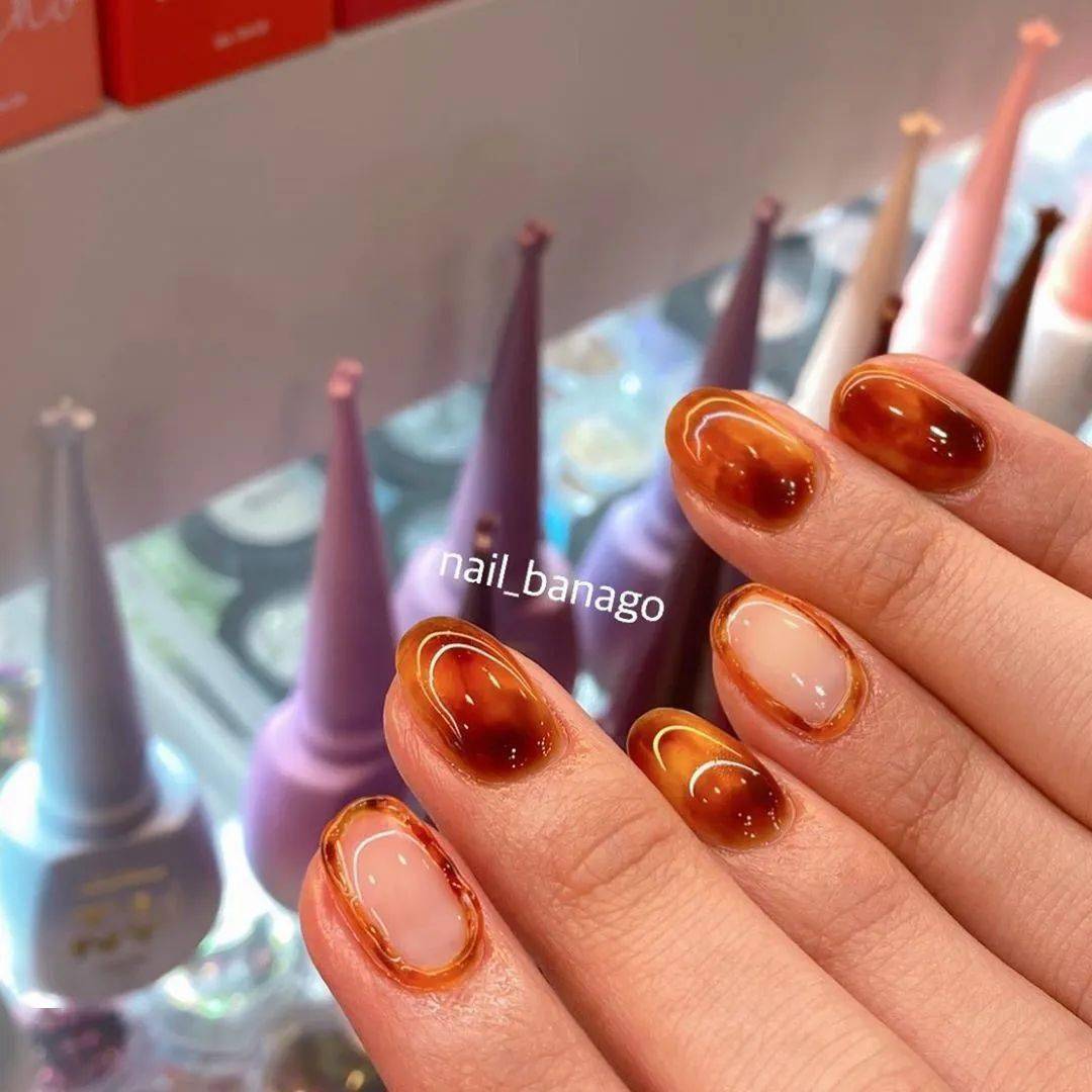 款式|赶紧存图！40款秋冬美甲，显白不挑人！