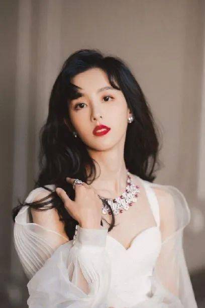 短发|2020 秋冬发型趋势，风情万种都是你