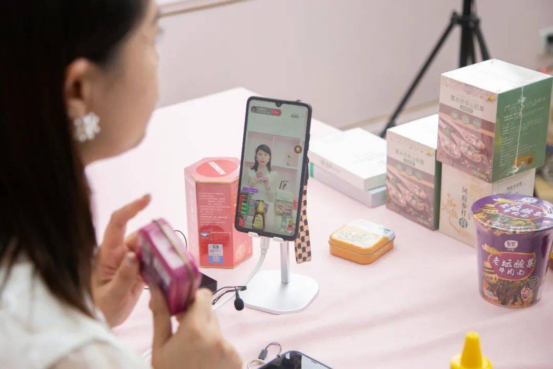 潮青创 | 电商主播梦璐:心中有梦,敢于"出圈",美好靠自己创造!