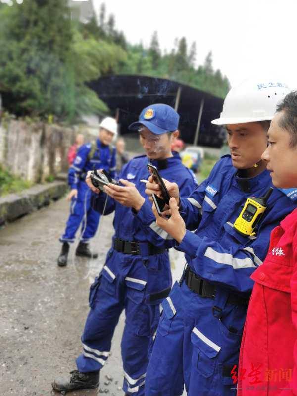 四川雅安七旬老人上山采笋失踪一个多月 搜救者