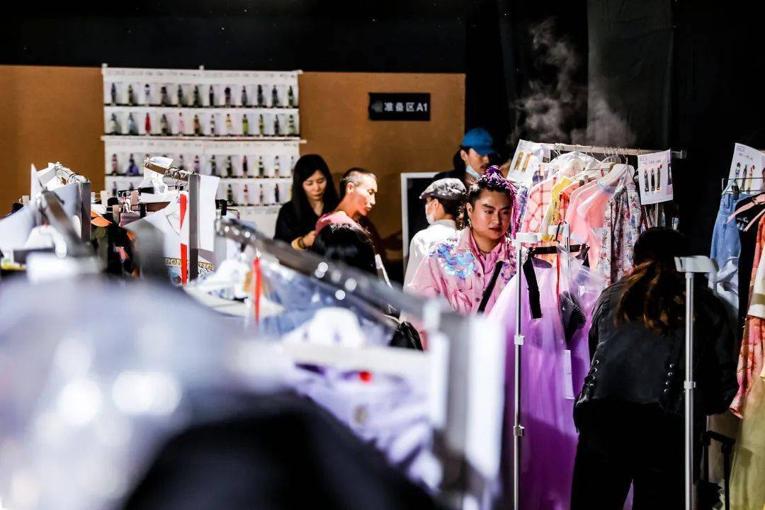 陆玺娅|不愧是你！本季最“拼”的设计师品牌～