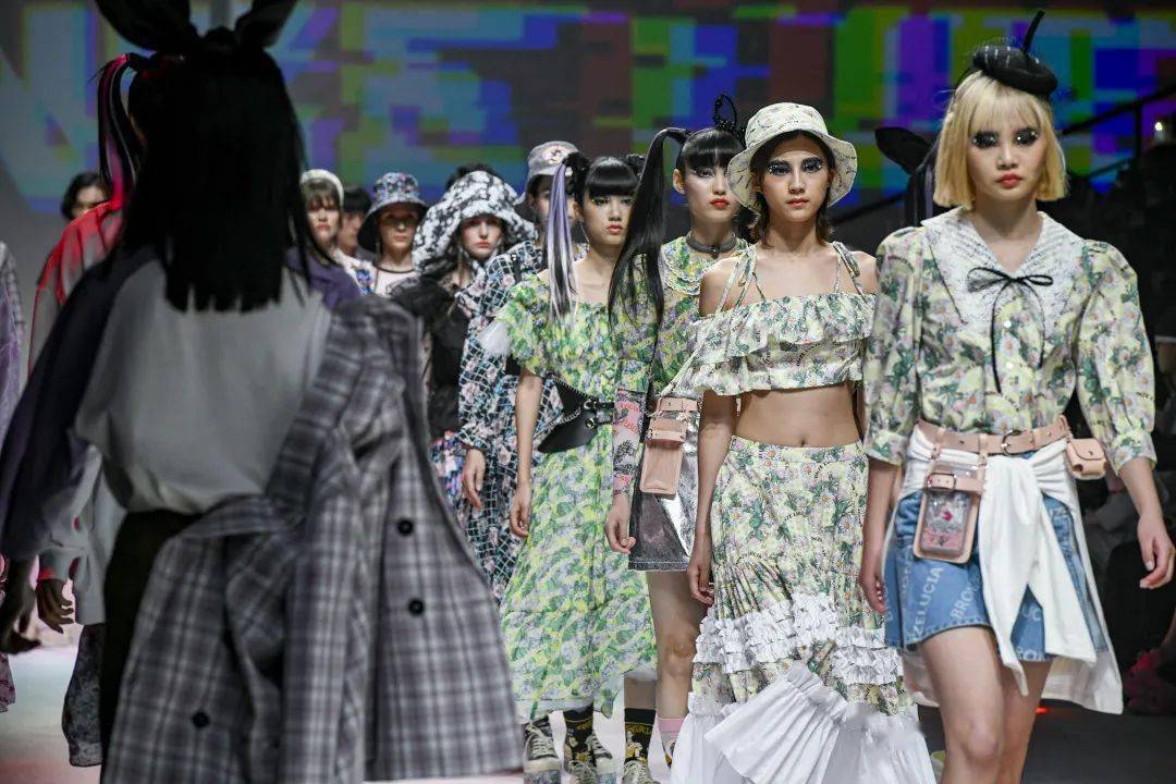 陆玺娅|不愧是你！本季最“拼”的设计师品牌～