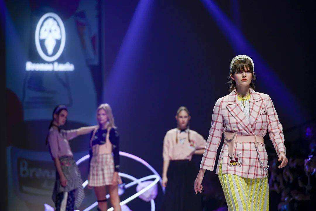 陆玺娅|不愧是你！本季最“拼”的设计师品牌～