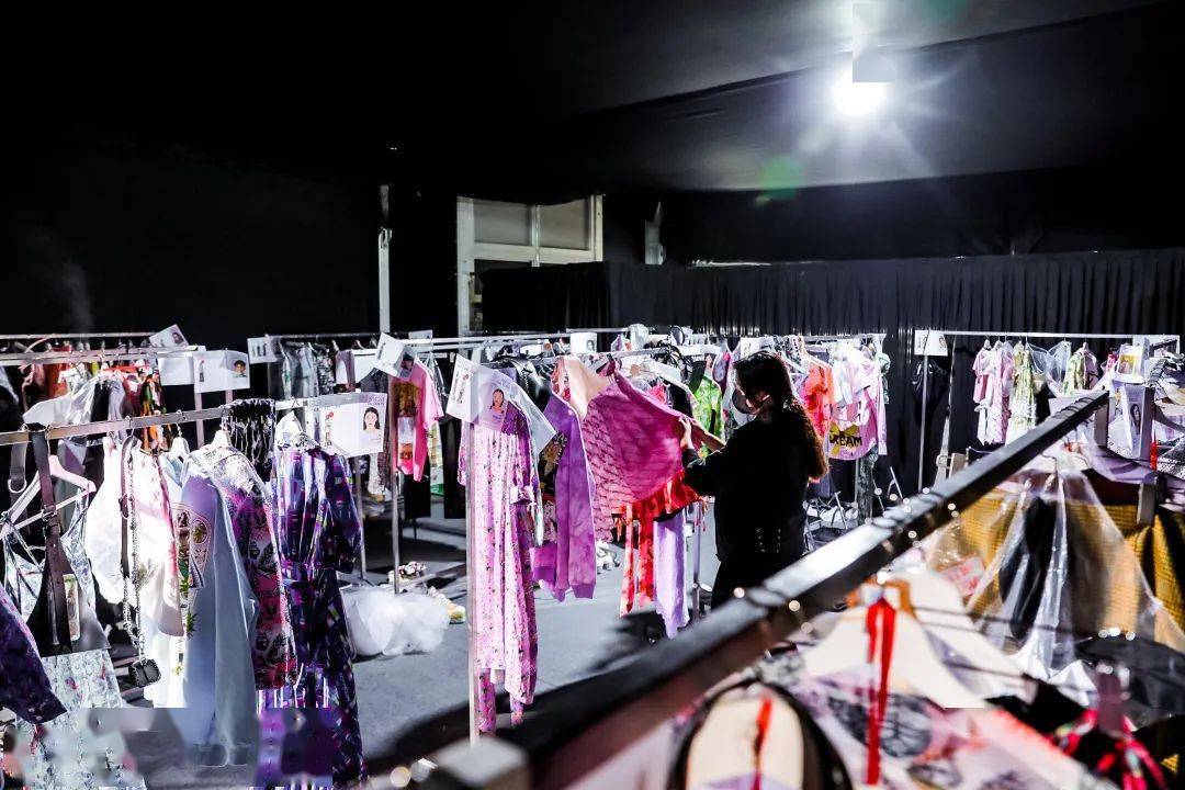 陆玺娅|不愧是你！本季最“拼”的设计师品牌～