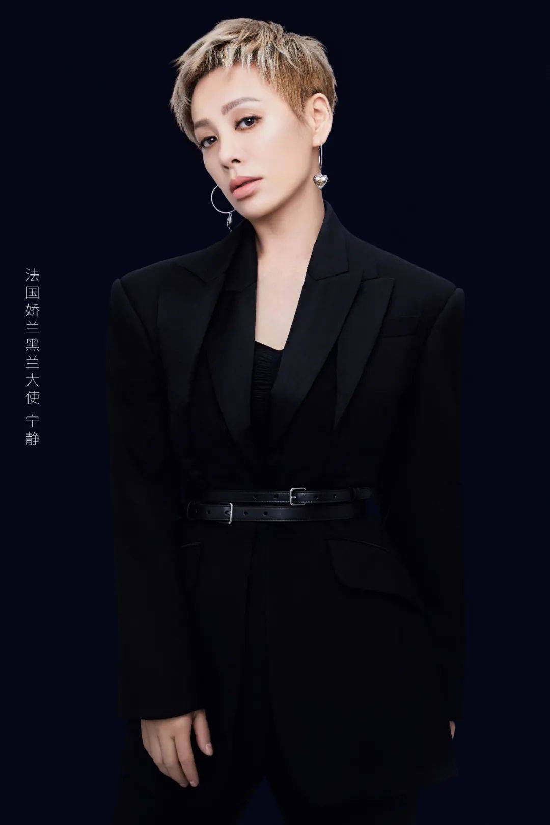 世间|在世间乘风破浪的她,这次又有了个新身份