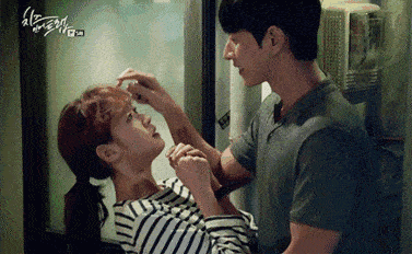 刘海|秒杀渣女大波浪！泫雅同款“泡面头”火了，get到这个发型今年秋冬美翻天！