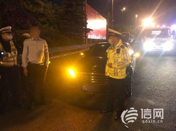 进行|夜查时突发两起闯卡事件 高速交警1小时内全部抓获