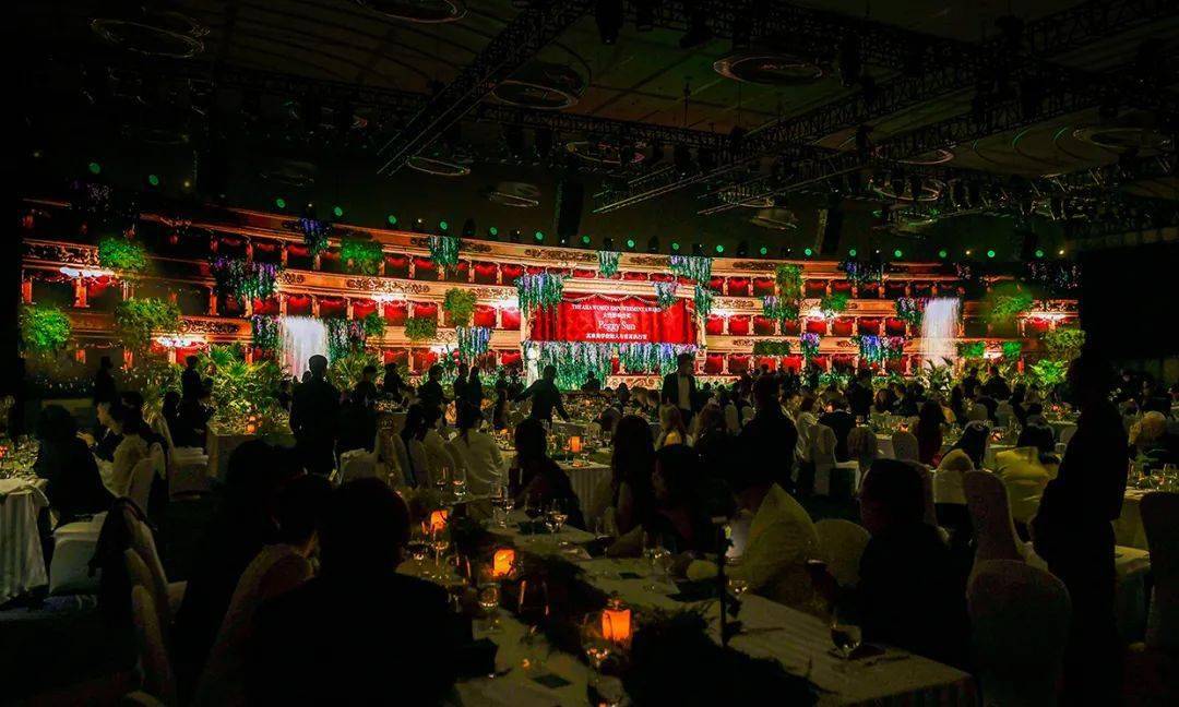 时尚|2020绿毯时尚颁奖礼上海举行,强森社交平台粉丝破2亿|直男Daily