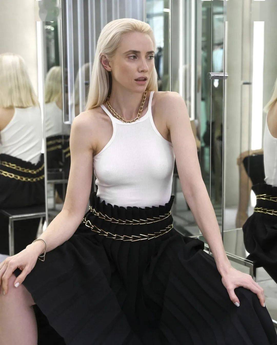 链条|易烊千玺被绑凳子上?时尚圈的链子有点厉害!