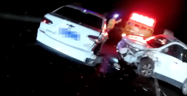 连续变道正常后车追尾 c634728951144bb3907a68983a91bc6c.png