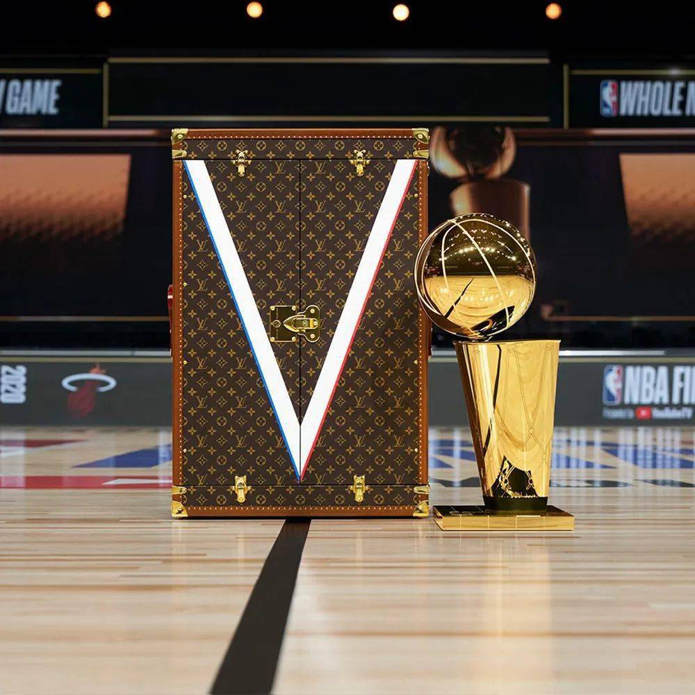 时尚|2020绿毯时尚颁奖礼上海举行,强森社交平台粉丝破2亿|直男Daily