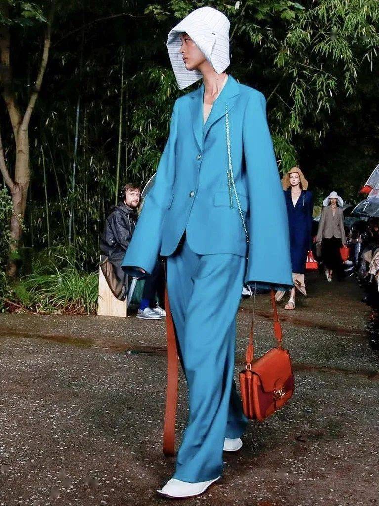 链条|易烊千玺被绑凳子上?时尚圈的链子有点厉害!