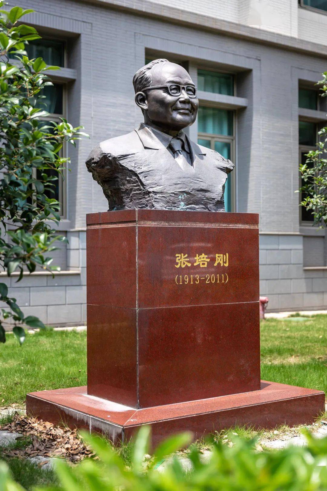 赞郭熙保教授论文获第八届张培刚发展经济学优秀成果奖