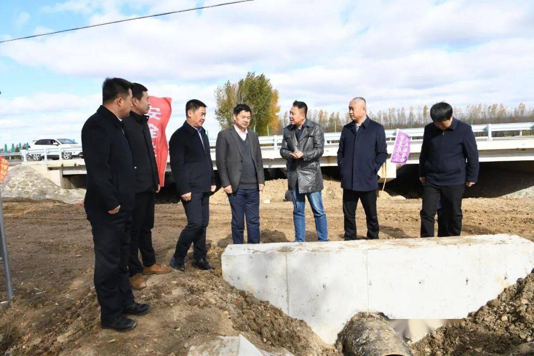 郭宝松在宝泉岭分公司检查指导秋收生产,灌区工程和高