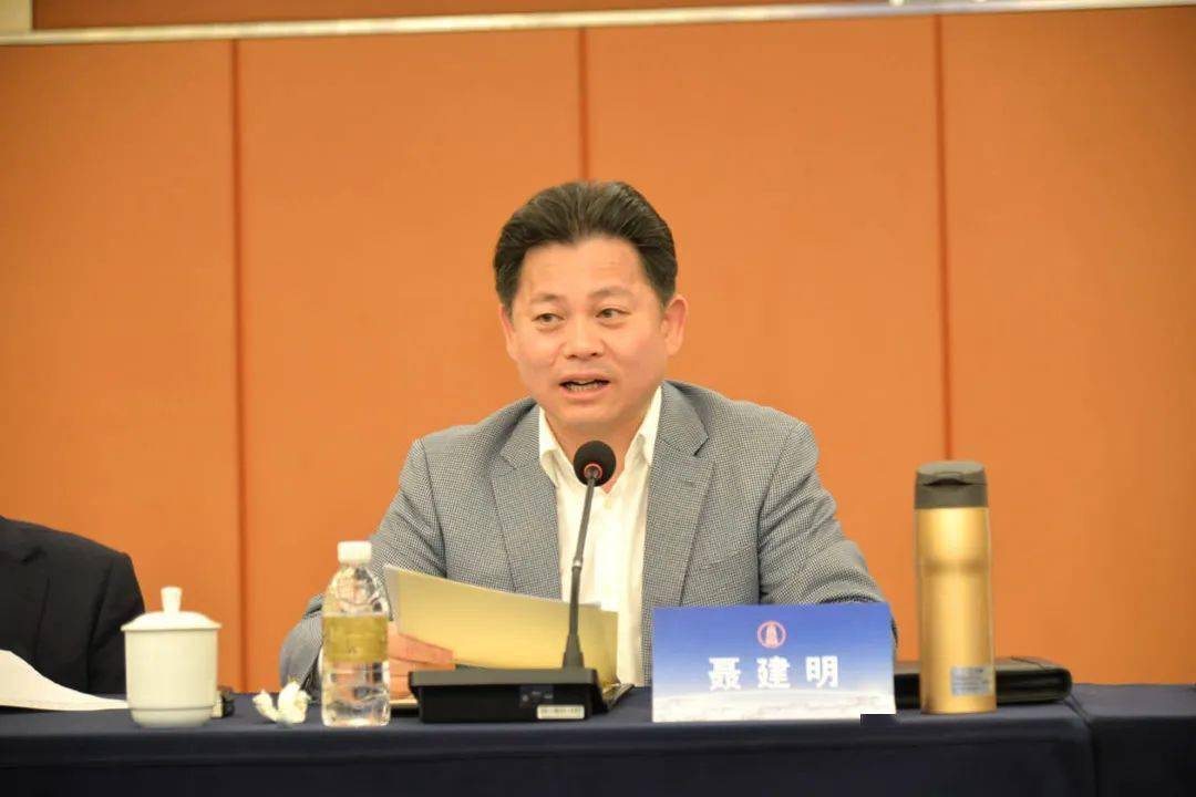 聂建明会长讲话荣誉会长杨桂生对商会提升赋能表示赞同,他建议对赋能