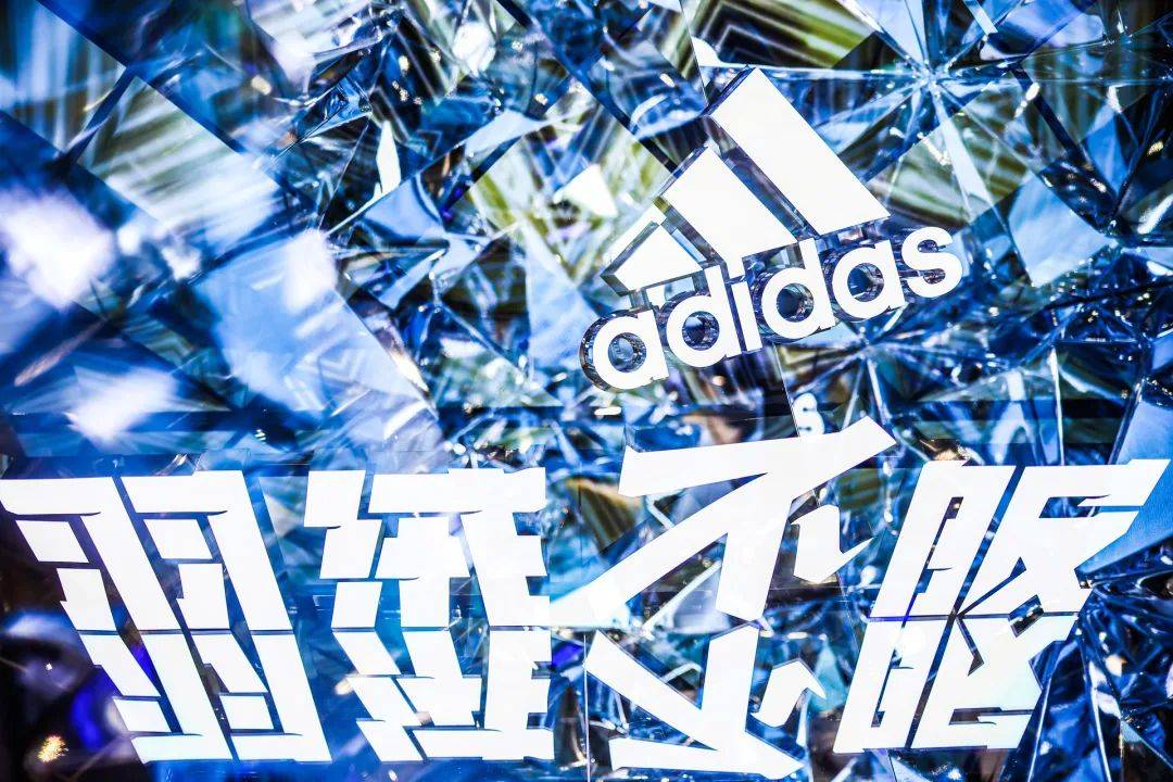 运动|今年冬天“羽绒不服”，和ADIDAS一起征服羽绒单品！