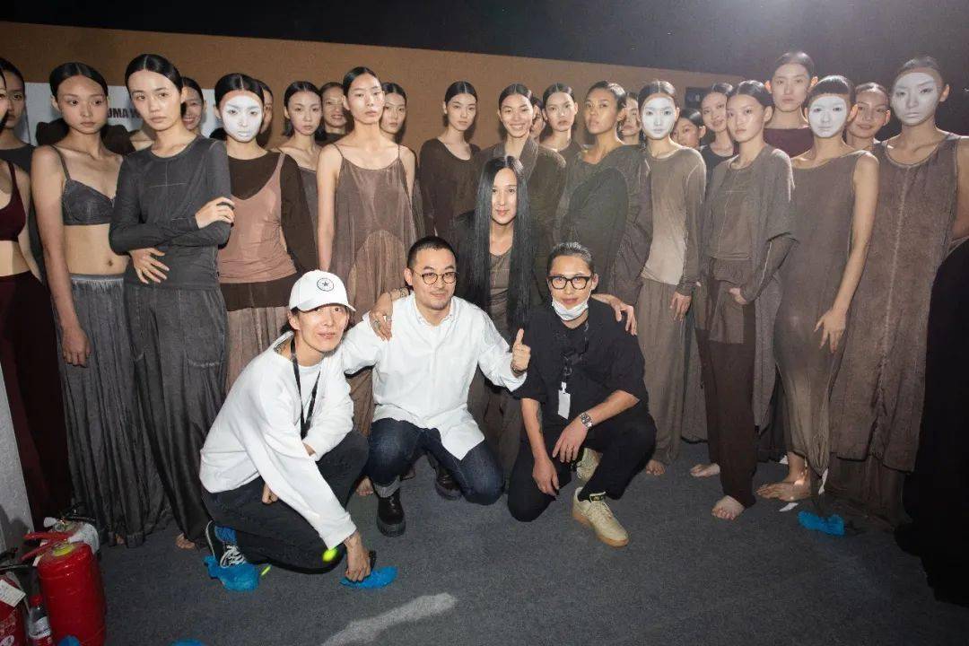 时装周|2021SS上海时装周 | 中国时尚向阳而生！