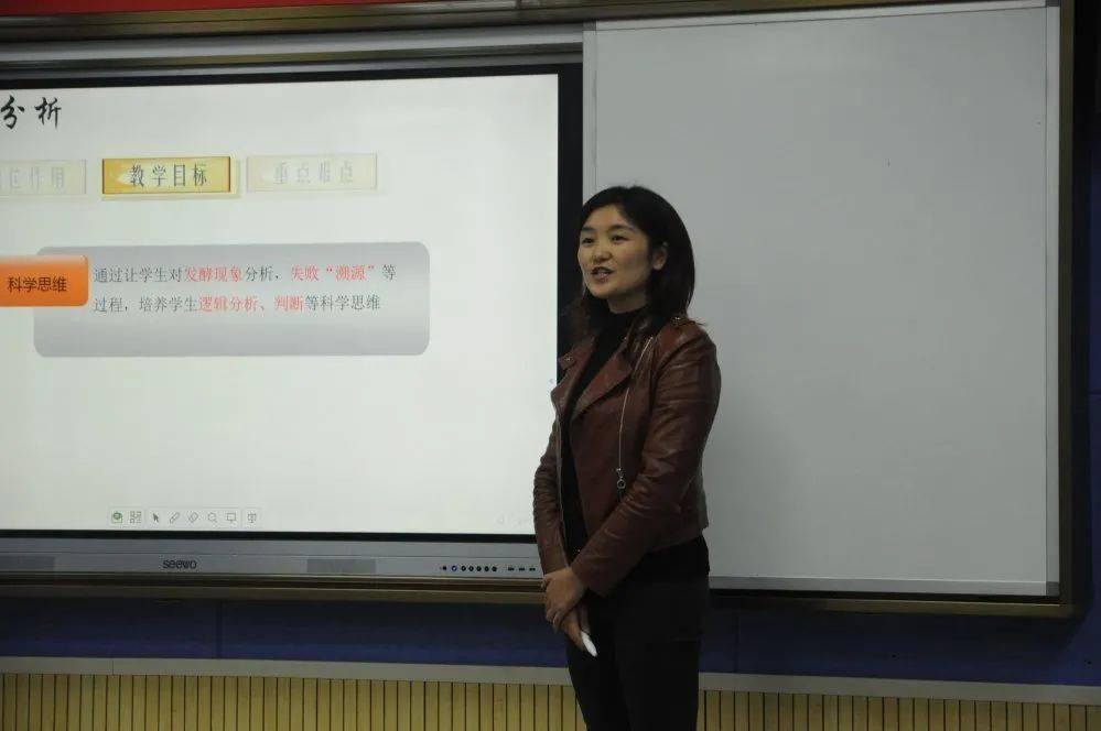 射洪中学教师严小芳