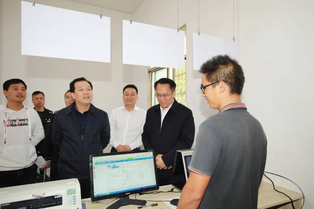 衡阳市副市长市公安局局长胡志文赴常宁市督导调研脱贫攻坚和交通问题