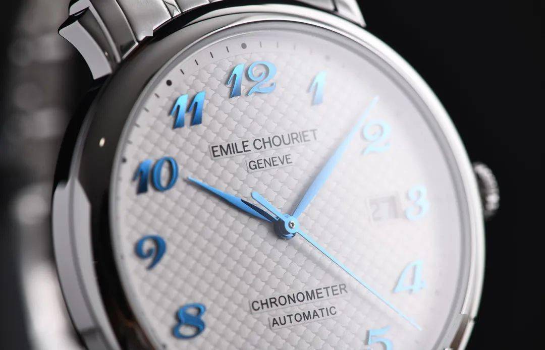 莱蒙|公价1万多 入手高颜值复古范 精准“天文台”腕表