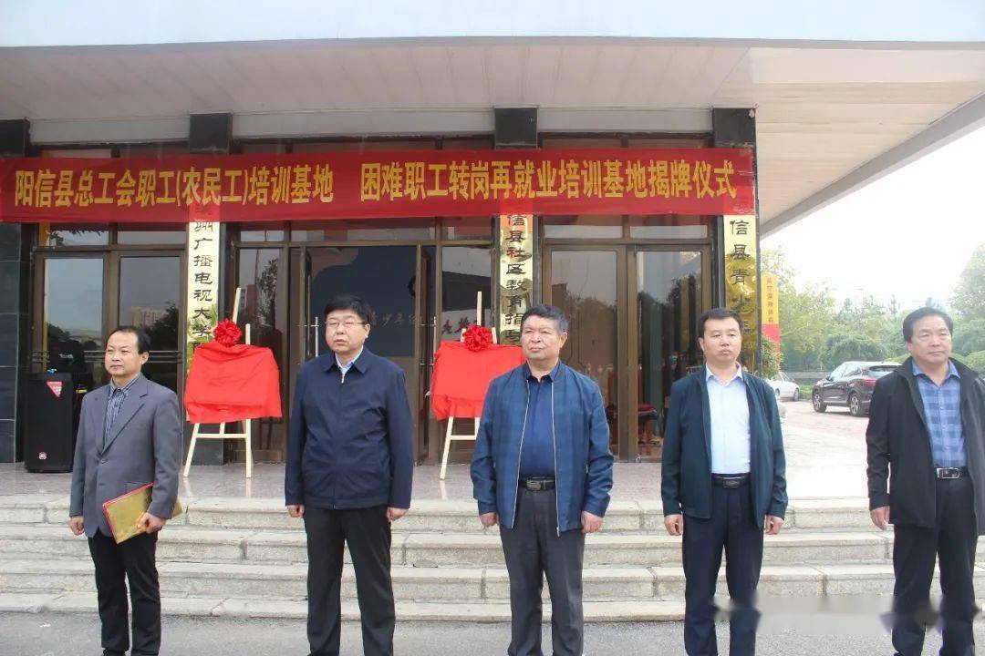 县总工会党组书记,分管日常工作副主席从恩涛和县职业中专校长王荣海