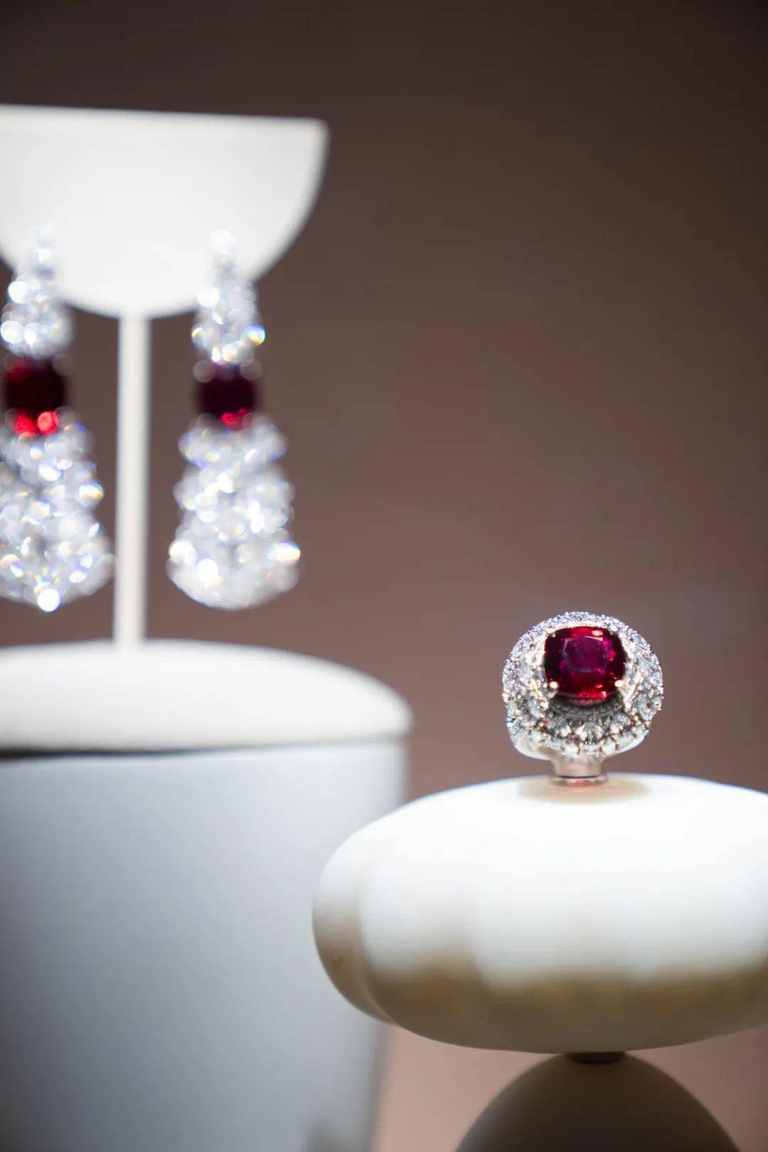 珠宝|看高级珠宝的心情，就像爱上金城武