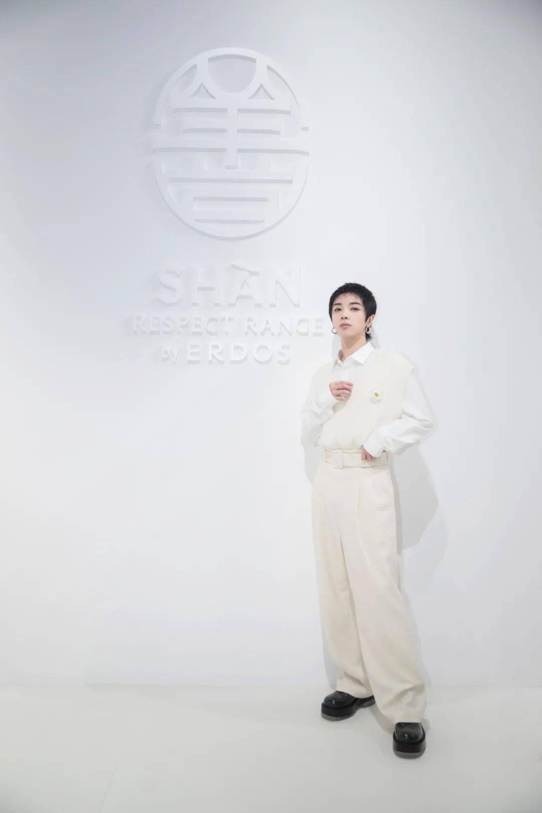 吉娜|第13届金鹰节开幕，《以家人之名》重聚合唱，吉娜官宣怀孕...