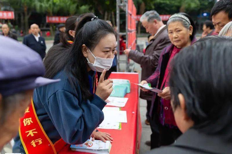 掀起人口普查宣传热潮_人口普查宣传图片