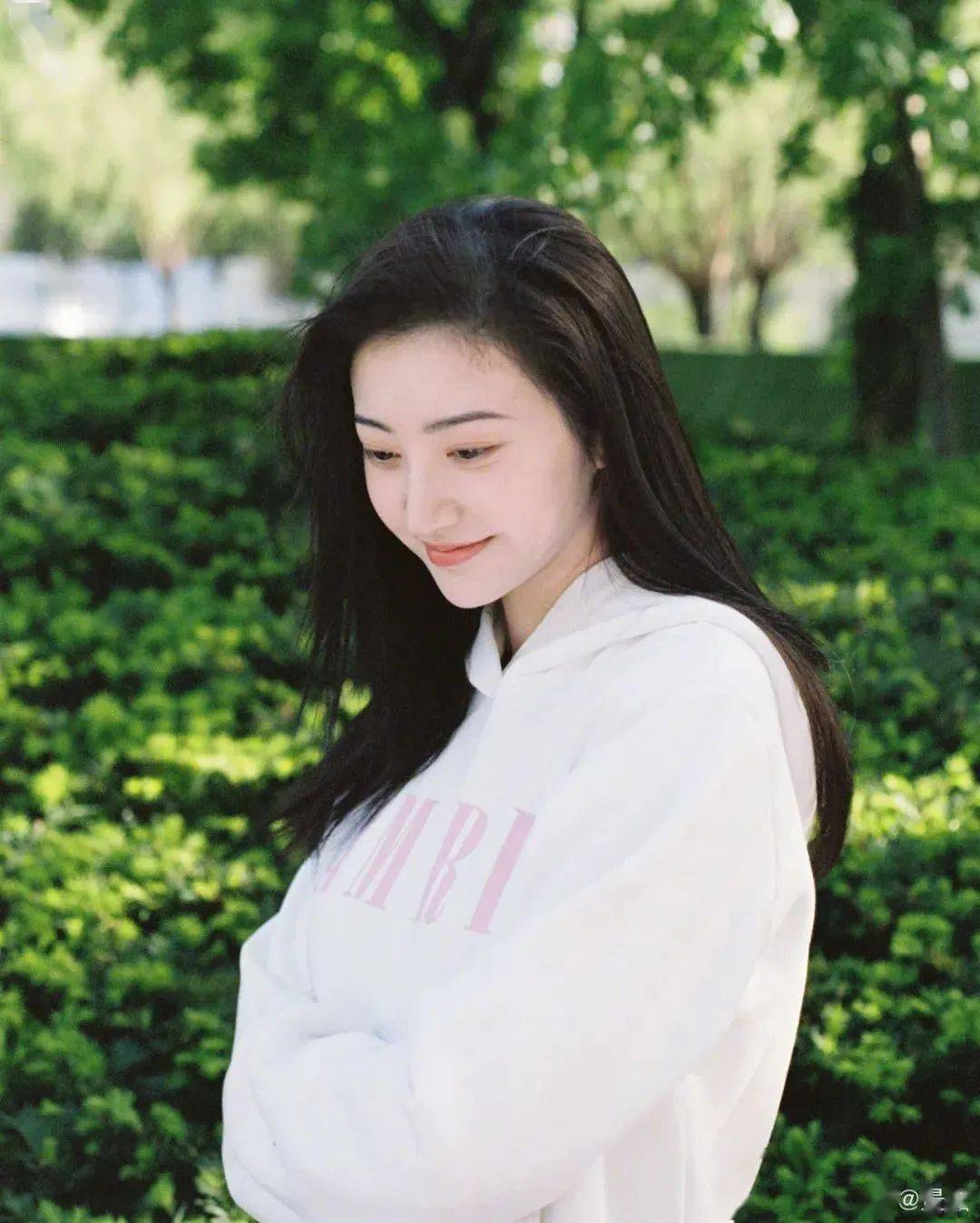 新造型|看了Lisa的新造型,这一次我决定放过我的头发……