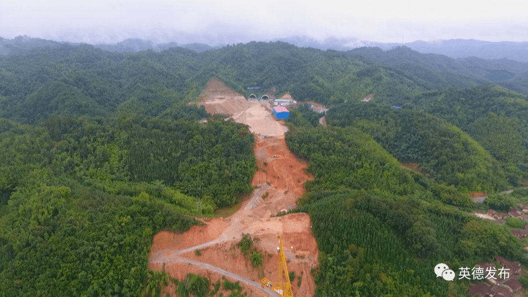 广连高速英德段,相继攻克隧道,大桥两大重要节点!建设进入快车道!