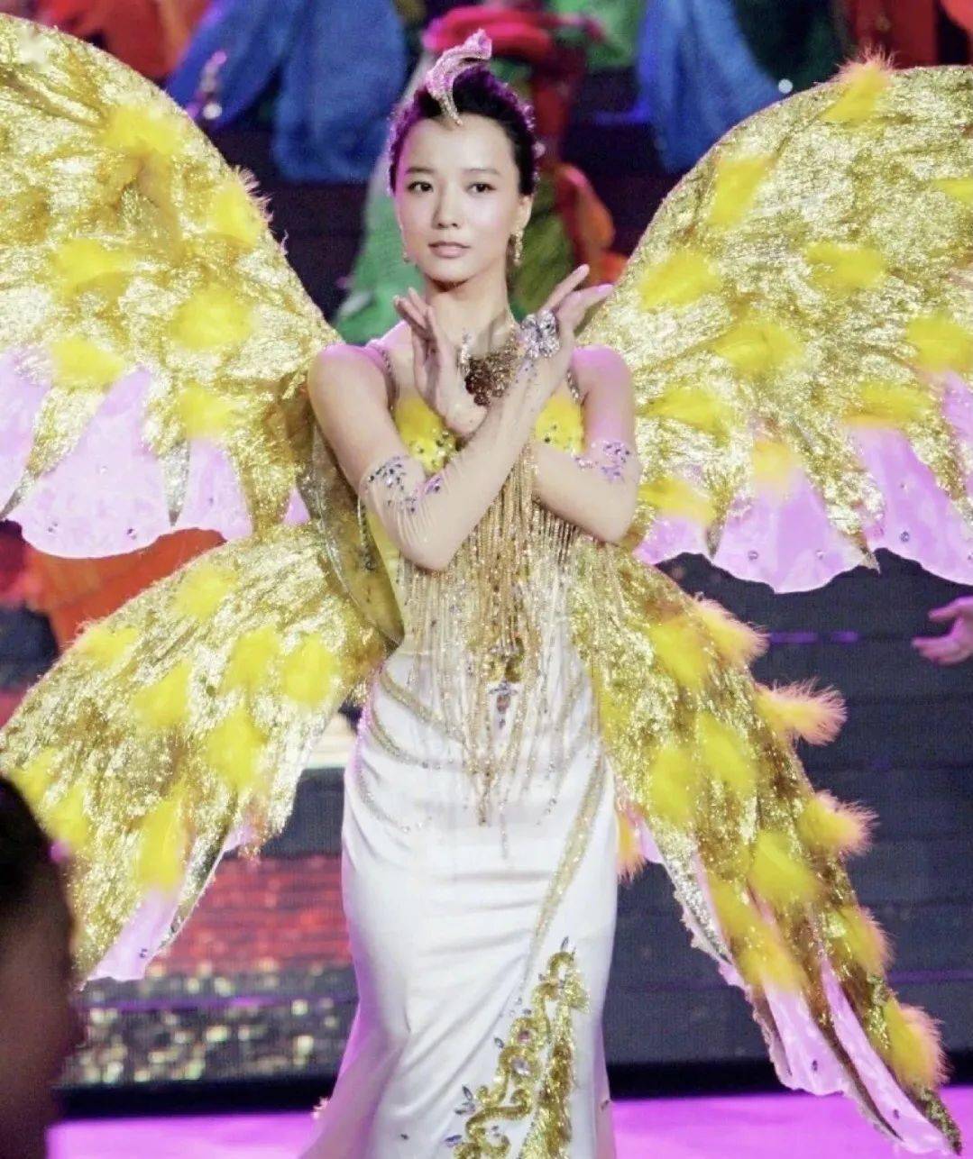 宋茜|八届金鹰女神盘点：宋茜时尚咖 唐嫣真爱表