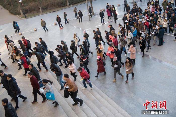 人数|国考报名迎高峰期 多个岗位竞争已超1500:1