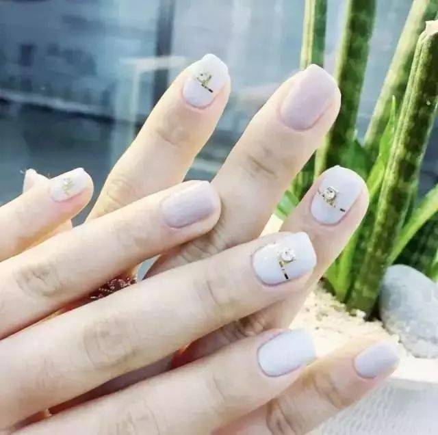 颜色|上班族专题，简约低调的美甲！