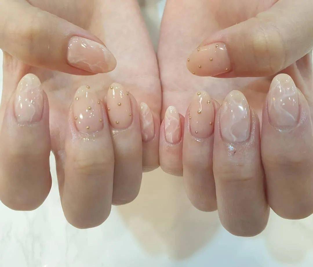 款式|每刻美丨两大流行款式的秋季美甲新鲜直达