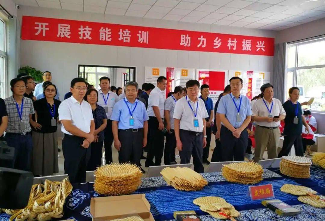 新泰经济总量_新泰张宸(2)