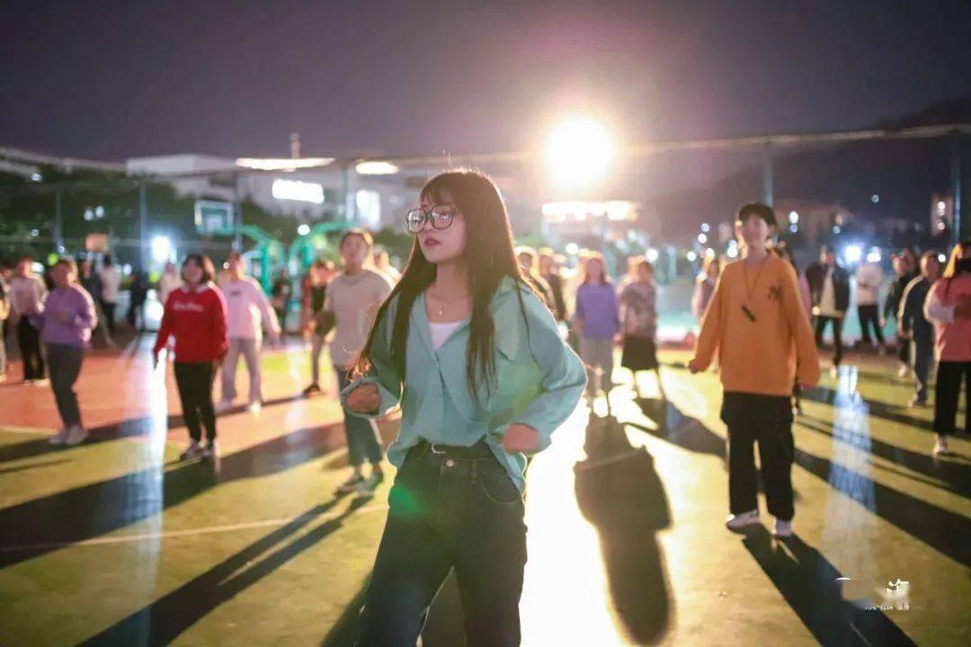 校园|谁说它是大爷大妈的专利！这所大学的“校园广场舞”火了！