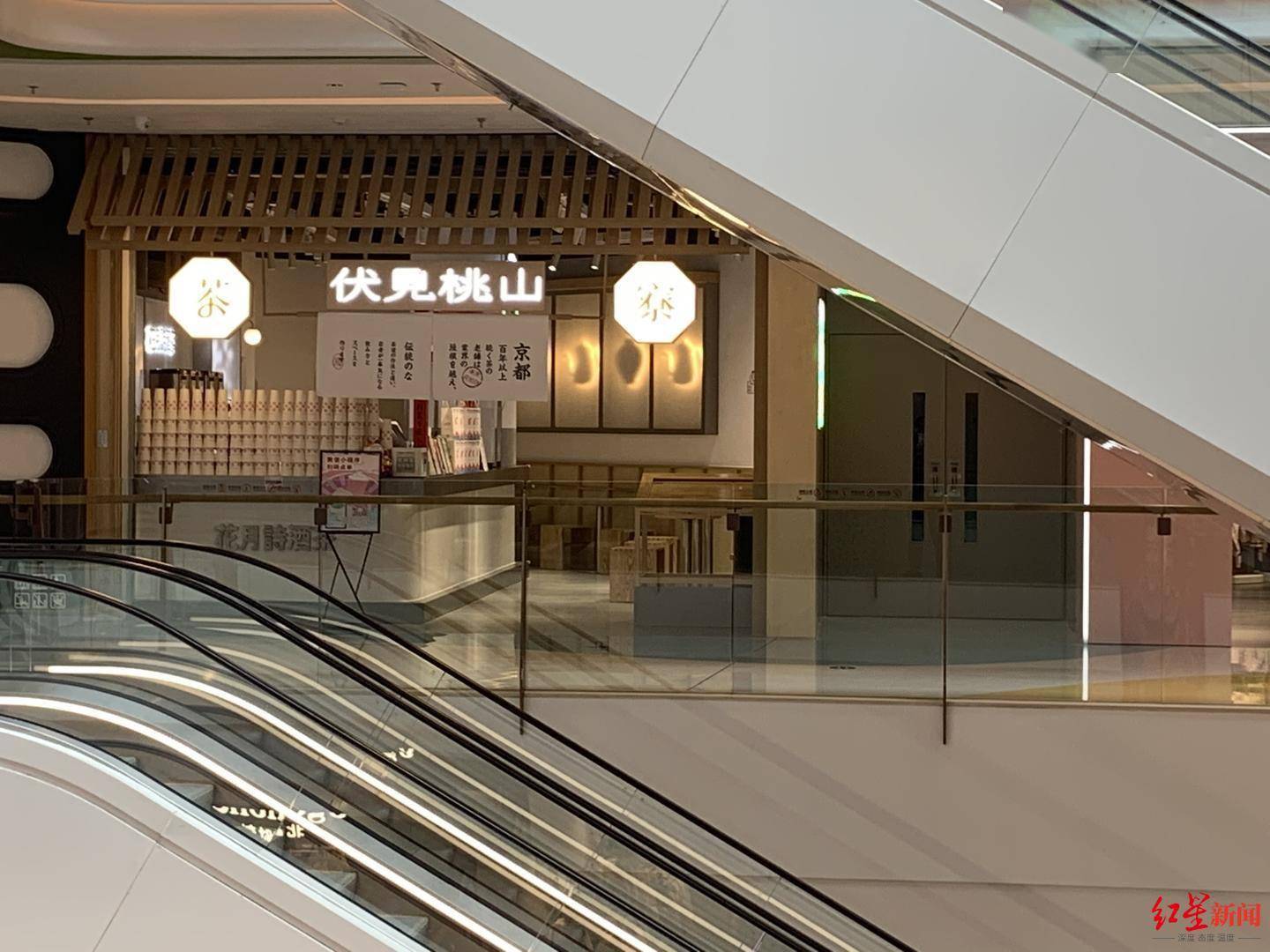 恒达官网网红饮品大杯约1/3是空的!店员:这是公司设计的中空隔冷层(图2) 恒达官网网红饮品大杯约1/3是空的!店员:这是公司设计的中空隔冷层(图2)