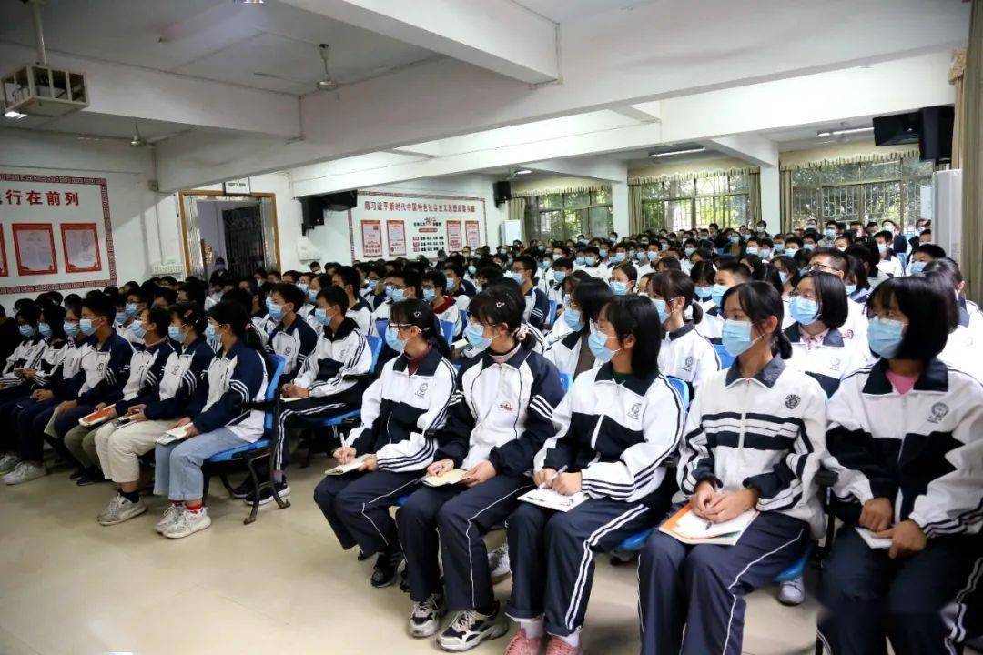 廖永平在大余中学上思政课:以奋斗之我圆梦新时代