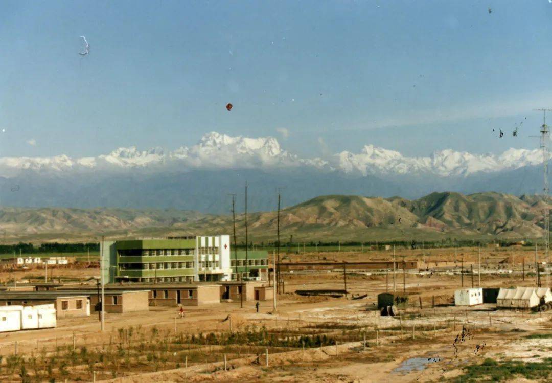 1986年的准东石油基地2020年的准东石油基地在新疆油田公司唯一的