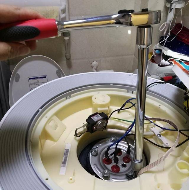 电热水器怎么清洗?蜜罐蚁图文教您怎么清洗电热水器内部的污垢