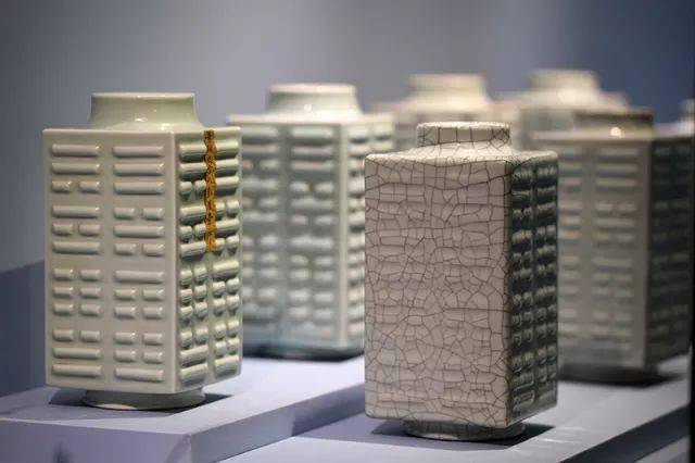超安い 哥窑的“金丝铁线”之美!_故宫博物院 宋