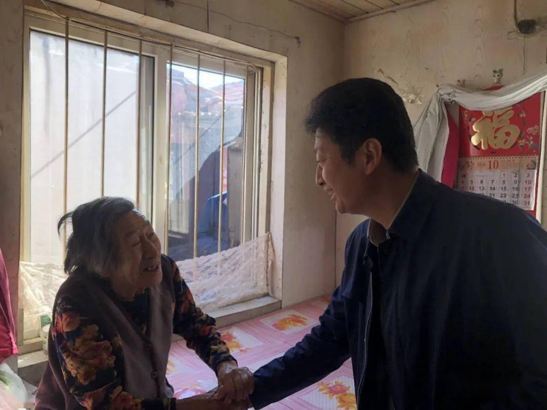 【脱贫攻坚】刘炳传对辖区内市定经济薄弱社区开展遍访核查