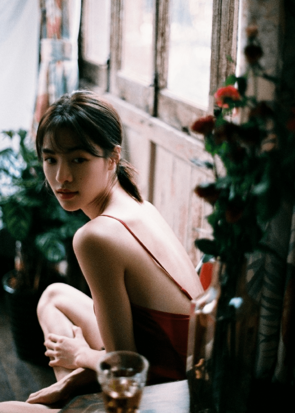 攻略|钟楚曦的美背“杀”到我了！攻略快安排一下！