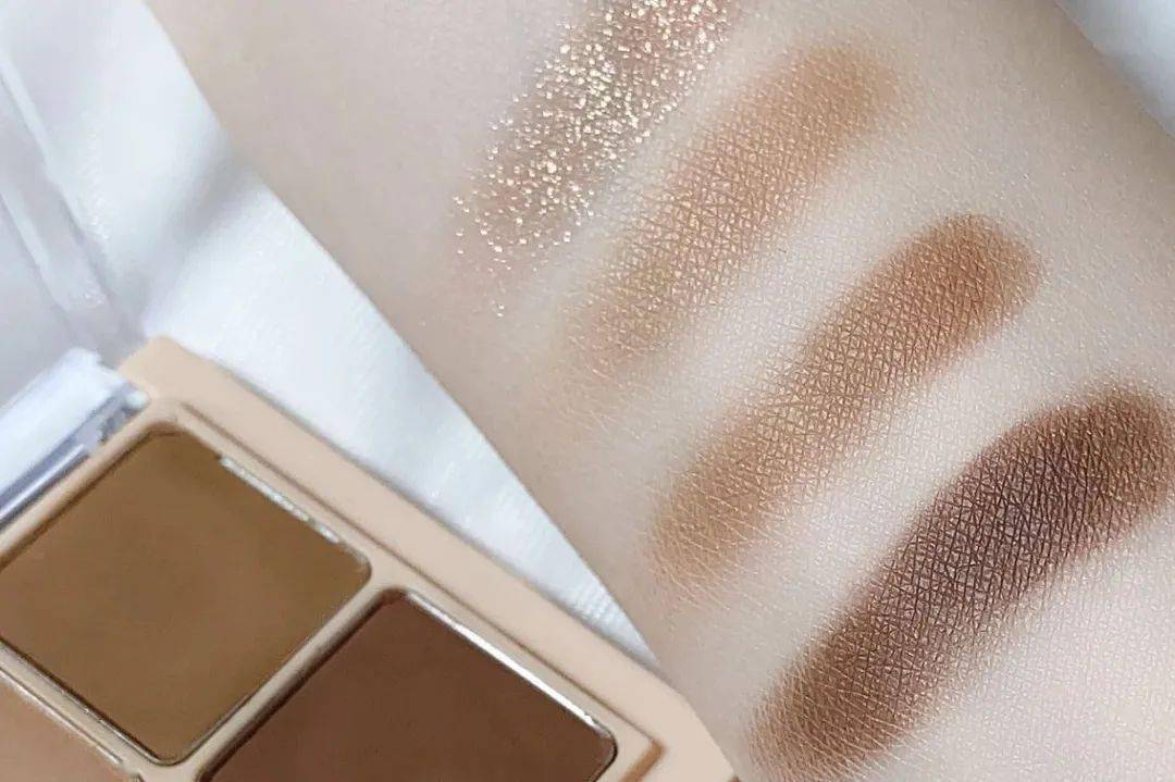 眼影|快速完妆零技巧，1分钟搞定眼影~！