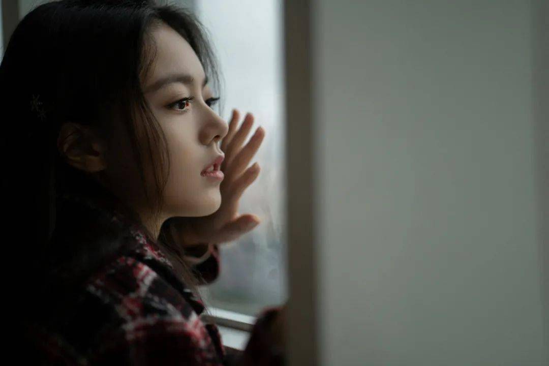 赵今麦|“国民闺女”赵今麦太会搞头发了!麦穗卷+胎毛刘海美丽翻倍!