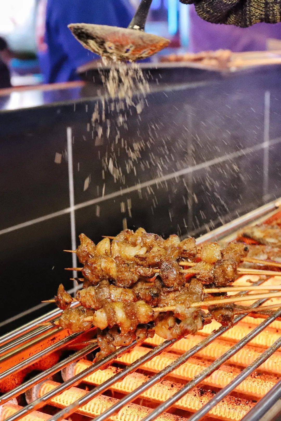 鲳鱼|还一堆人叫好！福州这个老板“逼良为鲳”