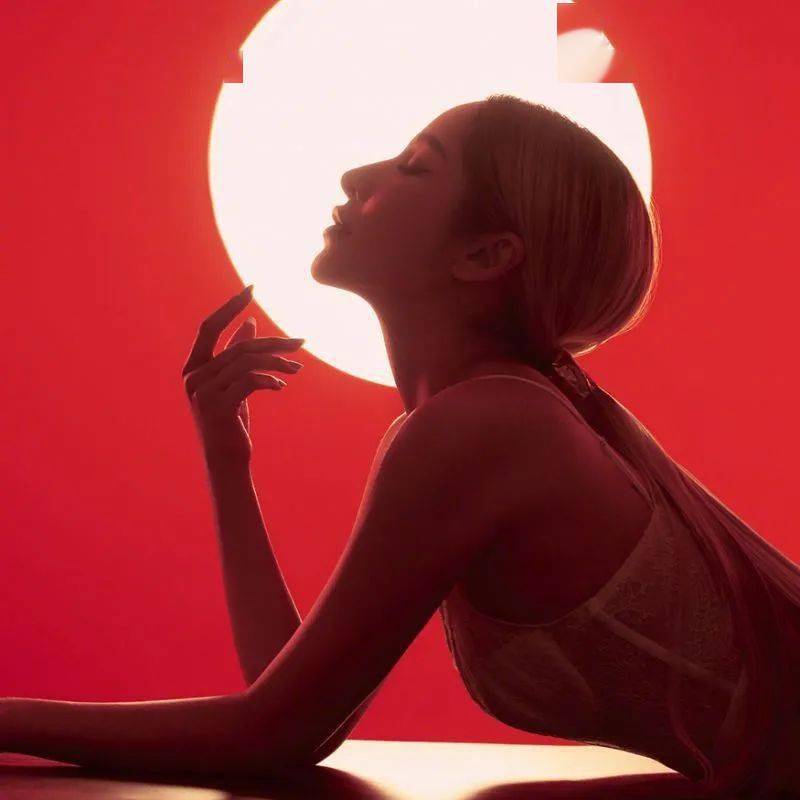 女强人|跟小16岁男友恋爱的萧亚轩“人设崩塌”!她到底是独立女强人还是恋爱脑小女人?