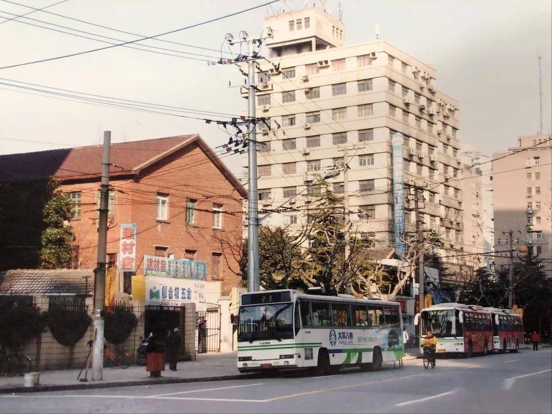 拆除电车架空线,23路电车双向改道黄陂北路,黄陂南路,金陵中路,不再经