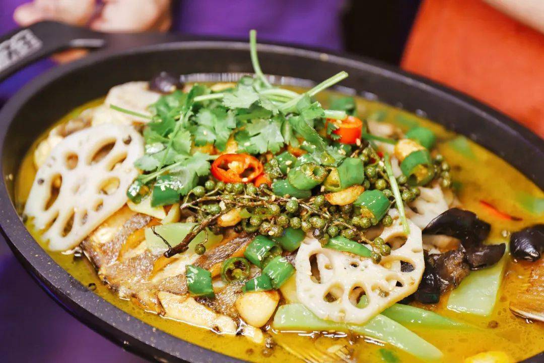 鲳鱼|还一堆人叫好！福州这个老板“逼良为鲳”